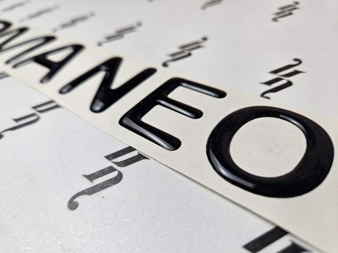 Наклейки с фигурной заливкой полимерной смолы